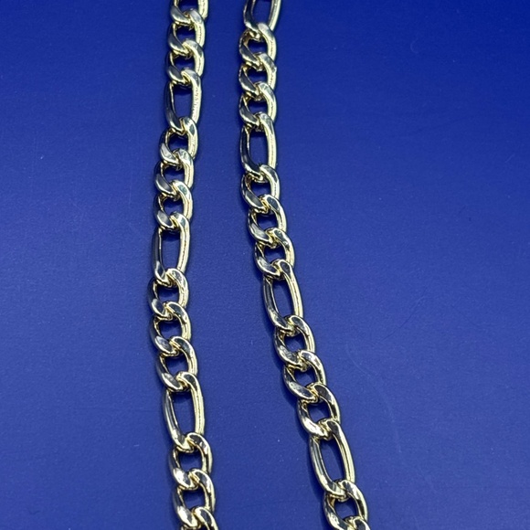 Gold plated Jesus head religious Christian pendant chain included - Picture 3 of 3